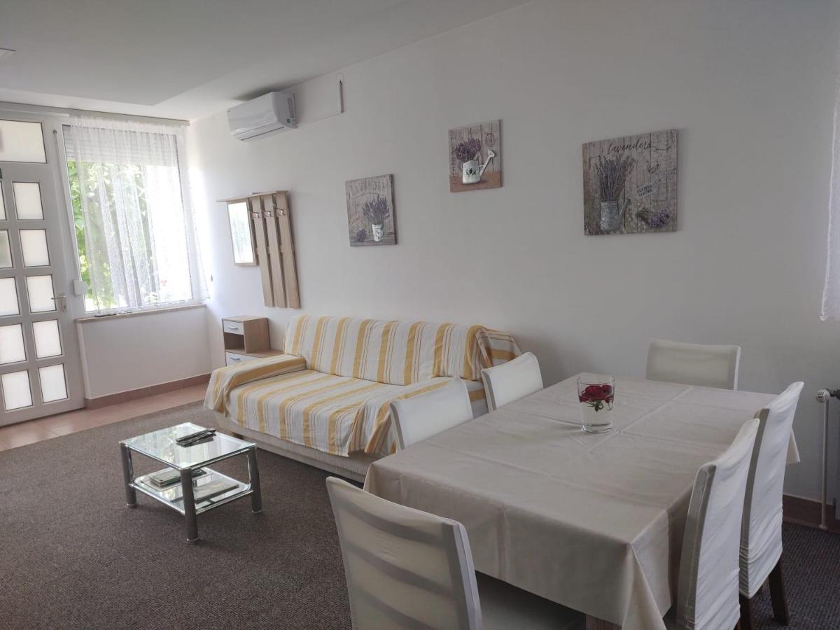 Apartment Marija スラヴォンスキ・ブロド エクステリア 写真